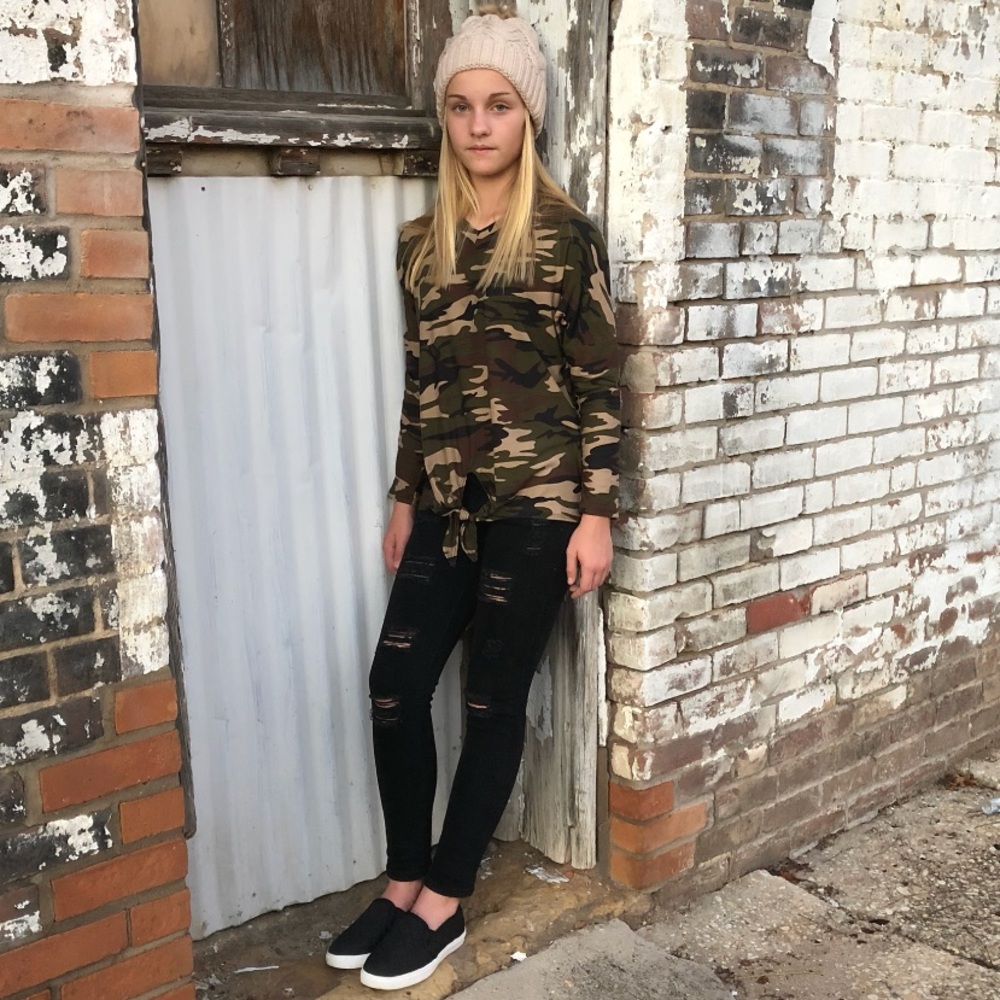Girls’ camo front tie, v-neck, long sleeve top - Picture 4 of 4